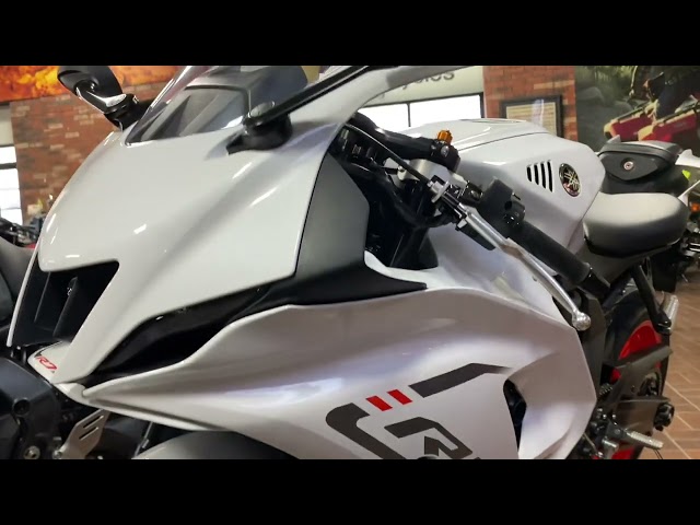 2023 Yamaha R7 gets new color (intensity White)￼