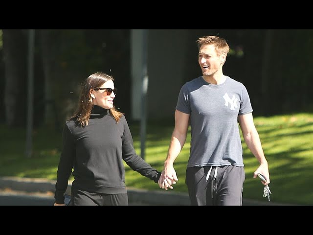 Jennifer Garner and boyfriend John Miller were spotted Holding Hands during Santa Monica Stroll