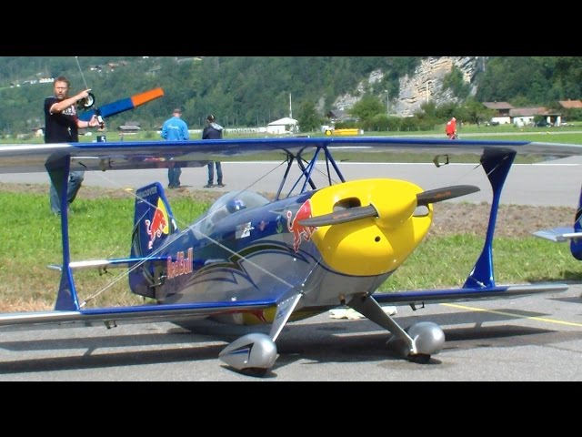 2x REDBULL PITTS PYTHON FLYING GIANTS R/C MODELL AIRPLANES