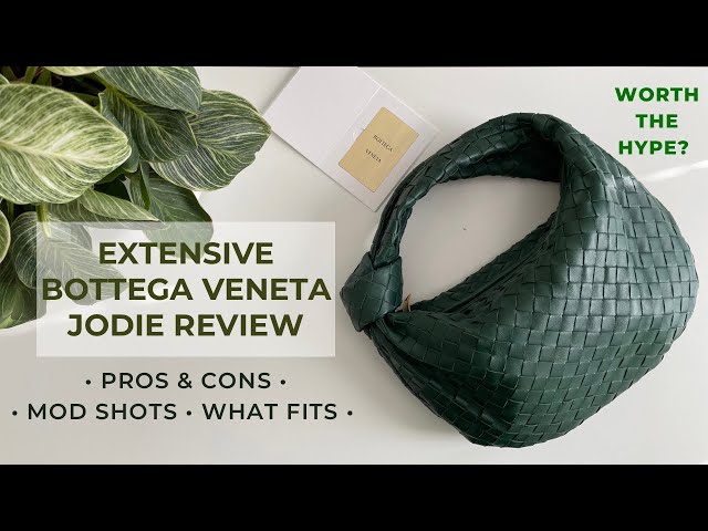 YOUR ULTIMATE BOTTEGA VENETA JODIE REVIEW 💚 Pros, cons, fit, size | Teen Jodie Rainforest Green 💚