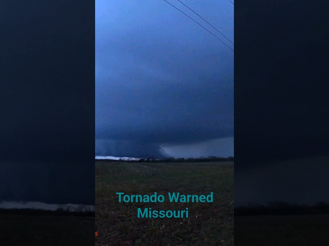 4-1-24 Hermann Missouri Tornado Warned Storm South Of INT 70. #rock #tornadocrewstormchasers