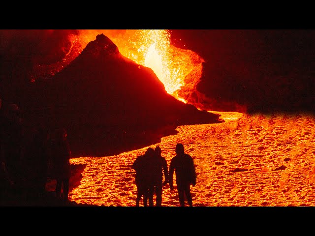 HUGE LAVA EXPLOSIONS!!! BIG CLIMAX!!! In Iceland Geldingadallur Volcano Right Now - May 2, 2021