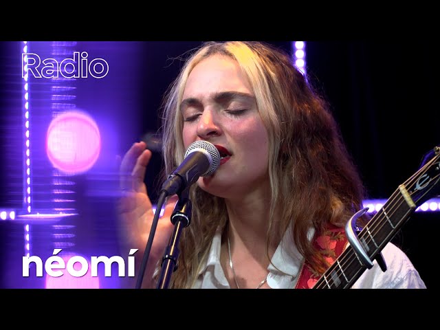 Néomí - ‘talk shit’ & ‘so i let you (15th of June - evening)’ Live @ 3FM VoorAan