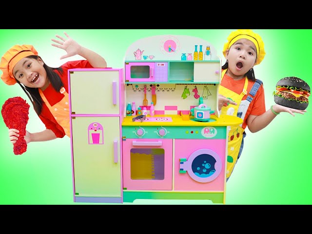 Suri and Annie Pretend Play with Special Colorful Food and Fun Stories for Kids