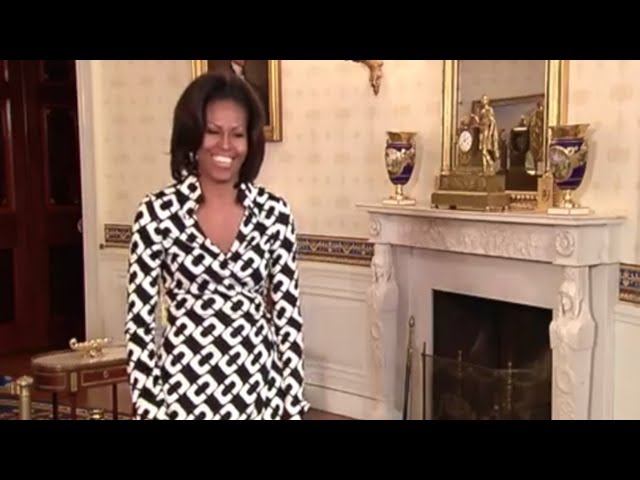 Michelle Obama Surprises White House Tour (Timelapse)