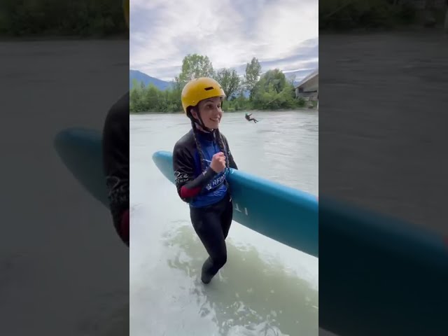 Surfen auf dem Fluss: So cool ist Riversurfing in Innsbruck 🏄‍♀️😎 #shorts
