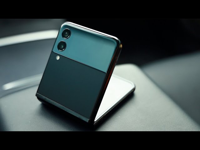 Z Flip 3 in 2022 (Review) - An iPhone Fan Boy’s Honest Thoughts!