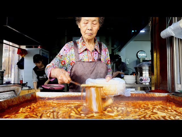 Korean street food - Super Hot Tteokbokki Grandmother's Tteokbokki