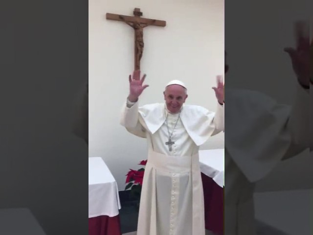 Papa Francesco fa gli auguri di Natale alle persone non udenti con il linguaggio dei segni