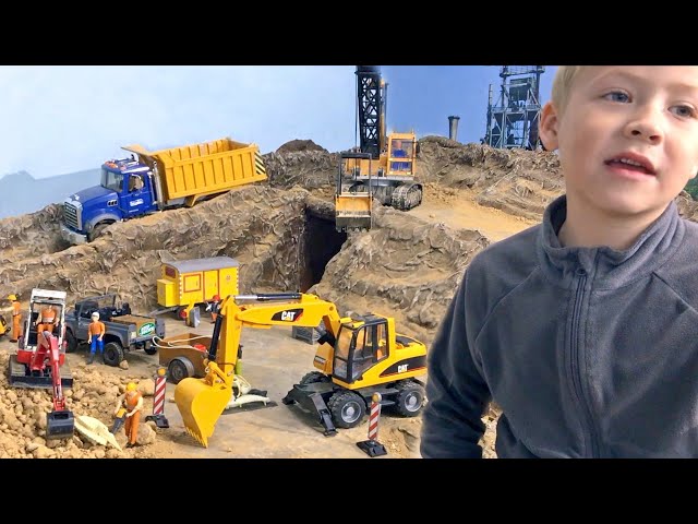 Bruder Toys & TRUCKS - Backhoe excavating Dinosaur Skeleton in Jack's Quarry with PLAYMOBIL
