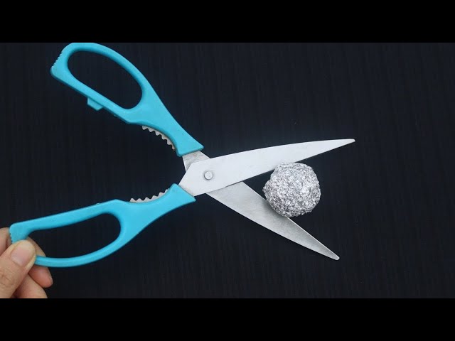 Few know, how to sharpen scissors with aluminum foil - Win Tips