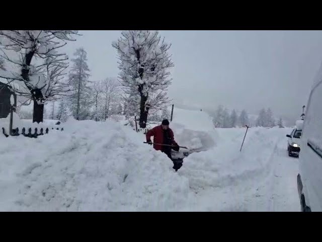 Cortina sepolta dalla neve, la magia della nevicata più attesa