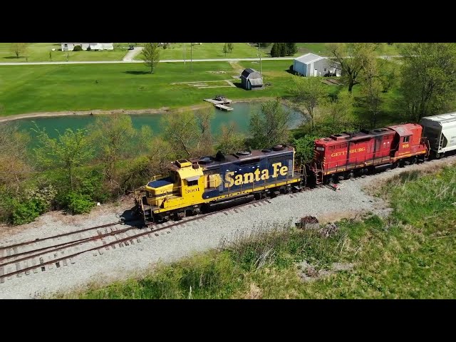 ND&W Railroad with Santa Fe and Gettysburg locomotives on bad track PREX 3001 PREX 105
