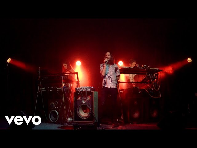 Tame Impala - Borderline (Live on The Tonight Show Starring Jimmy Fallon / 2020)
