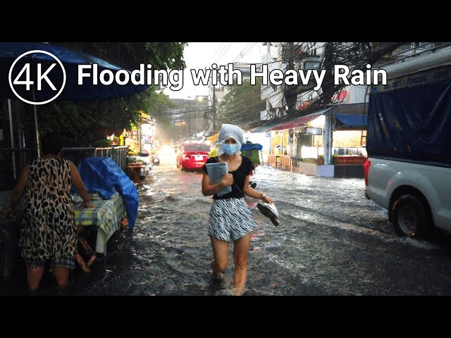 [4K THAILAND] Walking in Heavy Rain during the Rainy Season in Bangkok