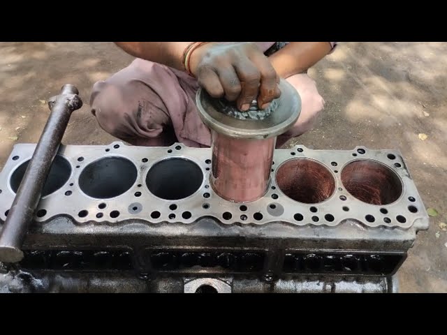 Diesel engine cylinder liner installation