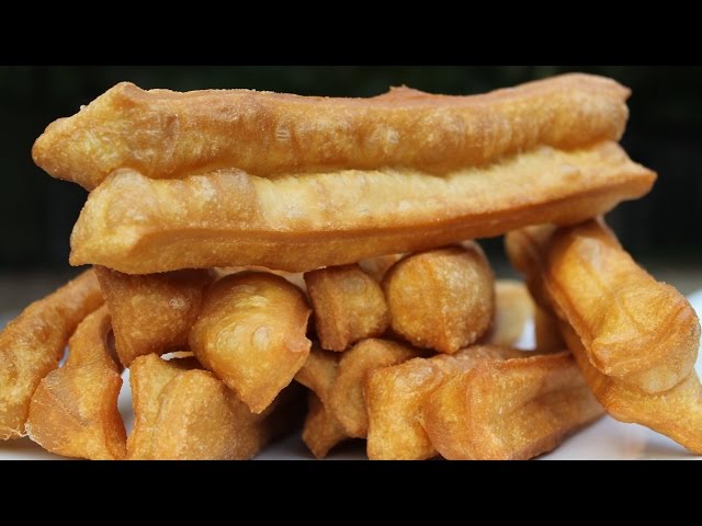 油条: YOU TIAO - Chinese fried breadstick - Patongko - Morgane Recipes
