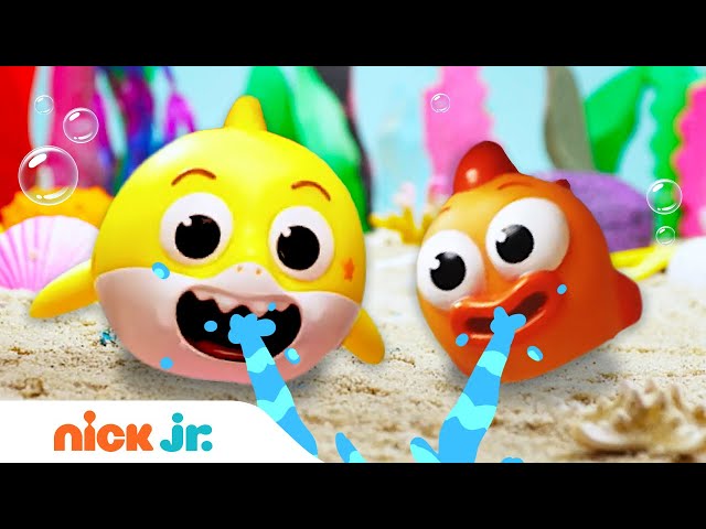 Baby Shark Toys Color Game Challenge! 🌈 | Nick Jr.