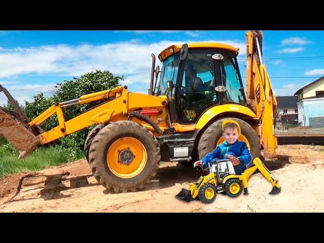 Tractor Excavator Ride on Power Wheel A funny child on a Car that digs in the mud