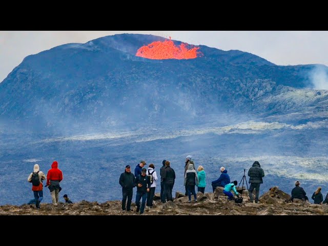ICELAND VOLCANO ERUPTING 8 cubic meters/sec OF LAVA, MINUTES BEFORE GOING TO SLEEP! - August 2, 2021