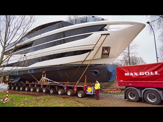 Risky Top-Heavy Transport? Heavy Haulage of $12 Million Yacht to the Exhibition Site | Boot 2024