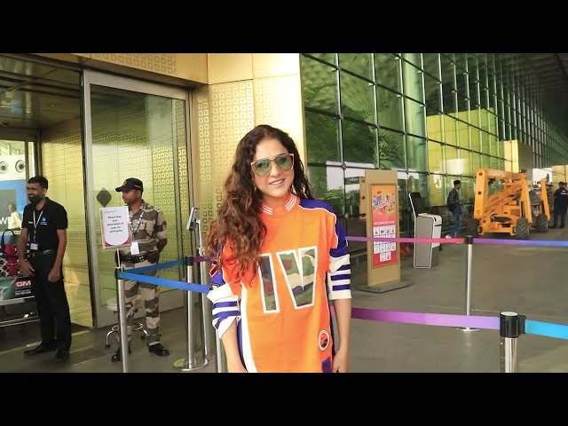 NEETI MOHAN SPOTTED AT AIRPORT FLYING FROM MUMBAI | Screen Masthi