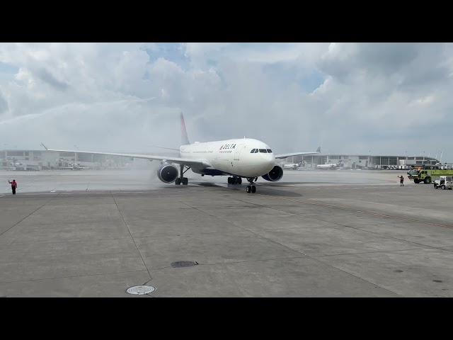 Delta A330 pilot retirement water cannon salute #aviation #deltaairlines #delta #retirement