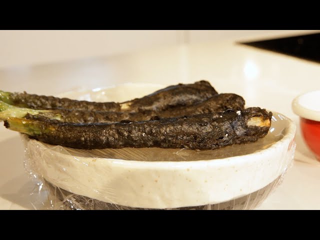Calçots: així pots menjar-los a casa amb tempura negra