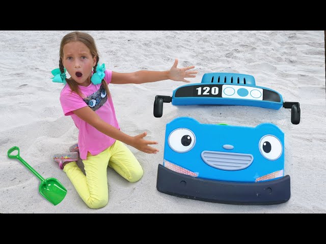 Sofia and Max the beach and more stories with Sand and other Kids Toys