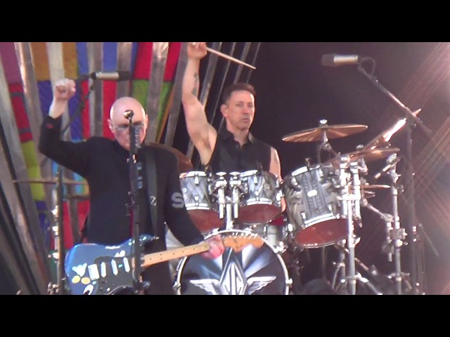 Smashing Pumpkins -Bullet With Butterfly Wings  live at Download Festival 2019