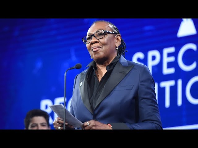 Ms. Gloria Carter accepts Special Recognition Award | 29th Annual GLAAD Media Awards