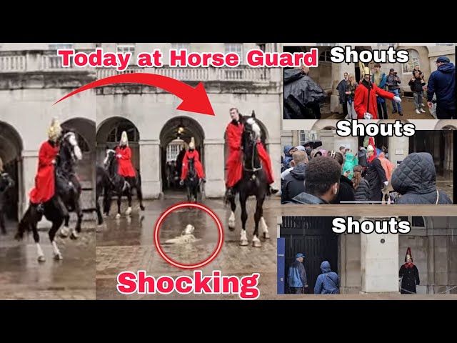 Guard’s Helmet Fell Off to the Ground! As Kings Horse Hate the Weather! Arches Guards SHOUTS