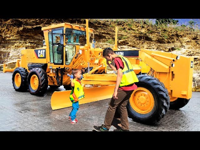 The Excavator loader broken down the Road Alex Ride on POWER WHEEL Tractor to help man