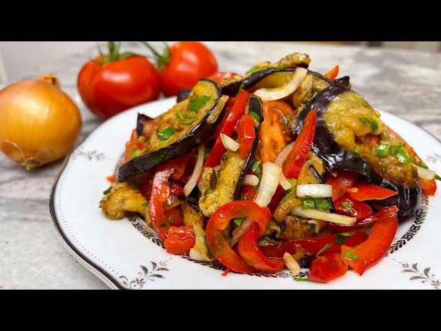 This tomatoes, eggplant and bell pepper salad is so delicious! Easy salad recipe.