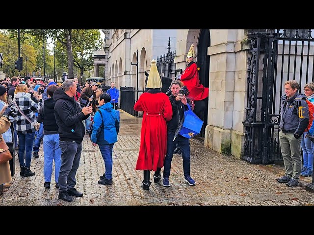 TOURIST to ARMED POLICE: HE PUSHED ME! Idiot tourist complains about the King's Guard!