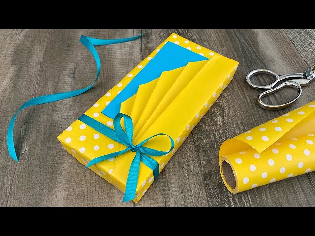 Fan Pleats Gift Wrapping (Reversible Paper) | Gift Wrapping Ideas