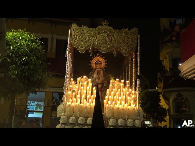 Virgen de Gracia y Esperanza en la Cuesta del Bacalao con CRUZ ROJA | Semana Santa Sevilla 2023