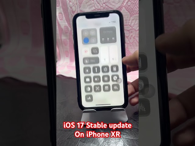 iOS 17 Stable Update on iPhone XR available #shorts #ios17 #ios17stableupdate