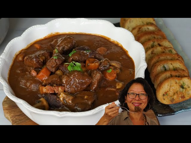 How to make a tasty beef bourguignon, rich in umami and tender. Bonus: pan-fried garlic bread