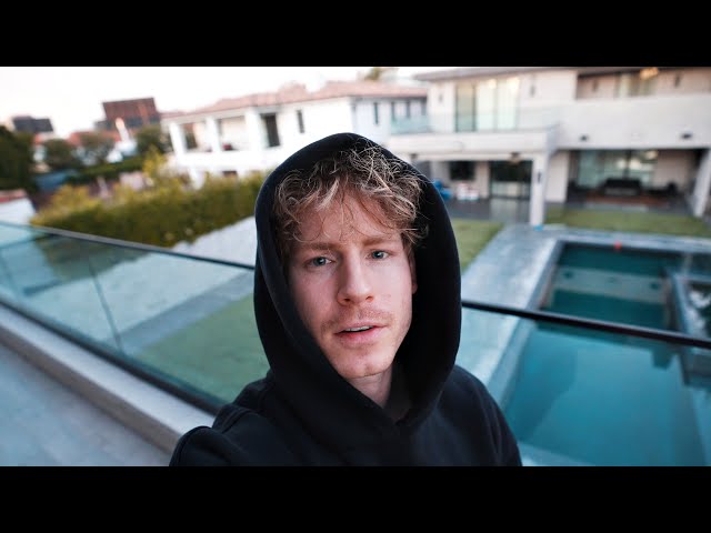A normal day at home with Teeqo