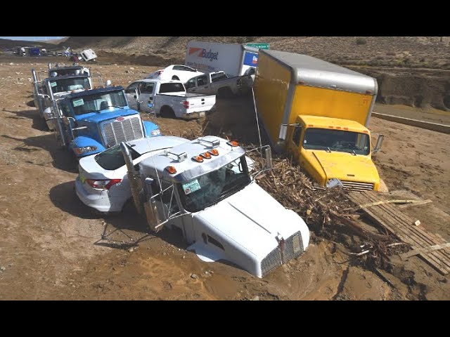 LARGEST LOGGING TRUCKS & LONG TRUCK TRAINS FAILS CRAZY DRIVERS IN OFF ROAD & EXTREME CROSSING RIVER
