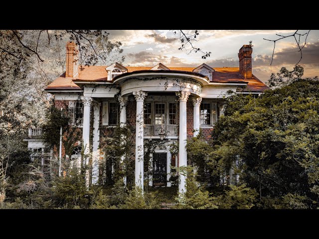 ABANDONED Pilot's Mansion with EVERYTHING Still Inside | He Crashed in Backyard