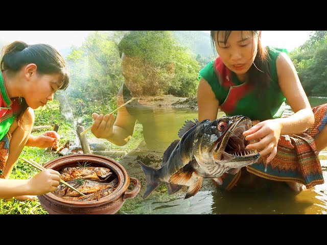 A Day Living Off Grid of A Couple - Catch Strange Fish, Build a Campfire and Make Stewed Fish