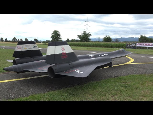 Giant Radio controlled SR-71 Blackbird twin Turbine Scale Model Jet with Afterburn