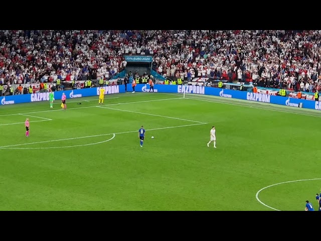 EURO 2020 Final: England - Italy penalty shootout and fan reactions
