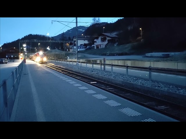 RhB, Tiefencastel, Erster Personenzug von Chur nach St.Moritz mit vereister Oberleitung. 20.03.2024
