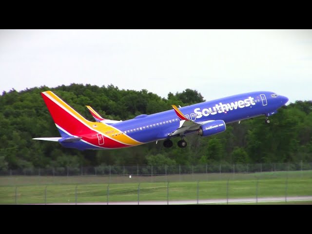 AMAZING Plane Spotting at Gerald R. Ford Int'l Airport
