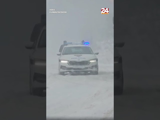 Riječke policajce zameo snijeg: 'Gdje je zimska oprema?'