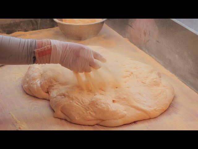 $1 Crispy Twisted bread stick / Korean street food / 광장시장 찹쌀꽈배기