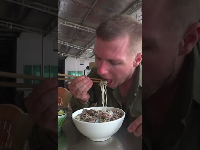 Foreigner tries "Pho" for the first time 🇻🇳
